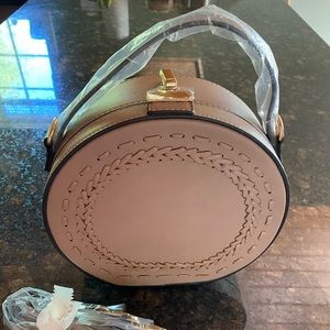 Round circle taupe purse -NEW- with extra strap.